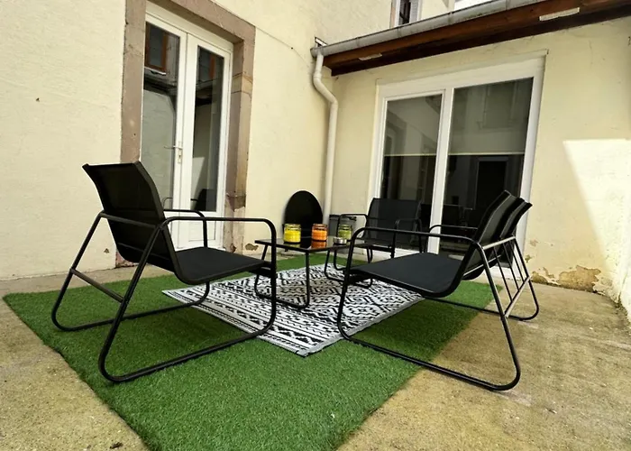 Epinal Hyper Centre, Place Des Vosges T2 Avec Terrasse Et Salon De Jardin.