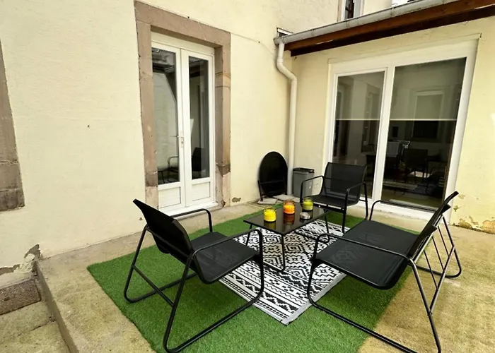 Epinal Hyper Centre, Place Des Vosges T2 Avec Terrasse Et Salon De Jardin.